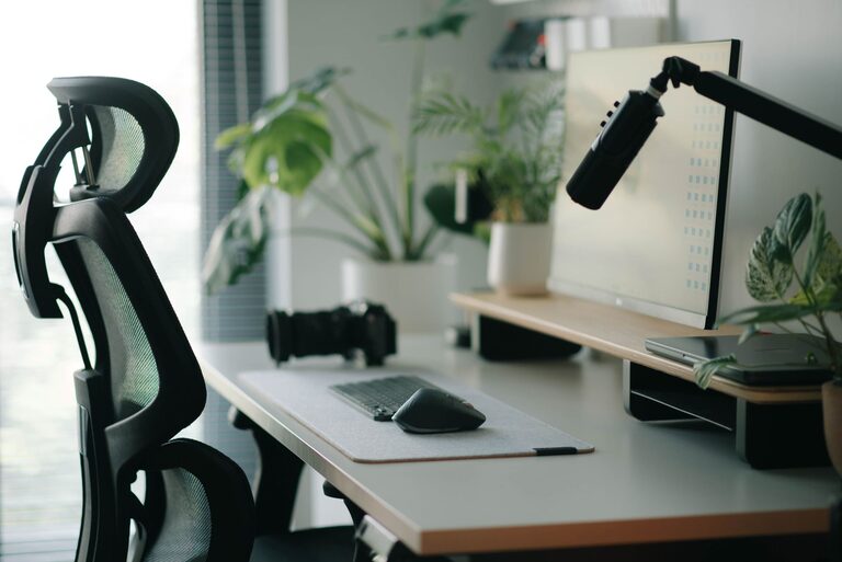 Desk Setup Tips for Maximum Focus and Comfort